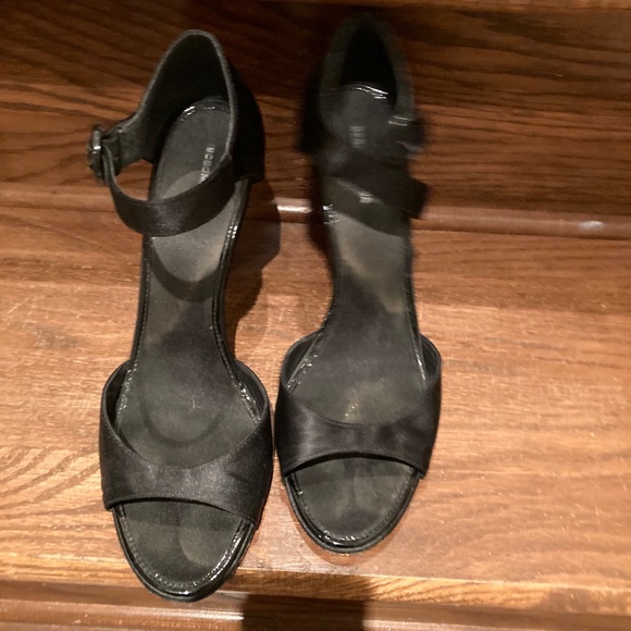 BCBG Maxazria heels size 8.5 - Picture 2 of 2